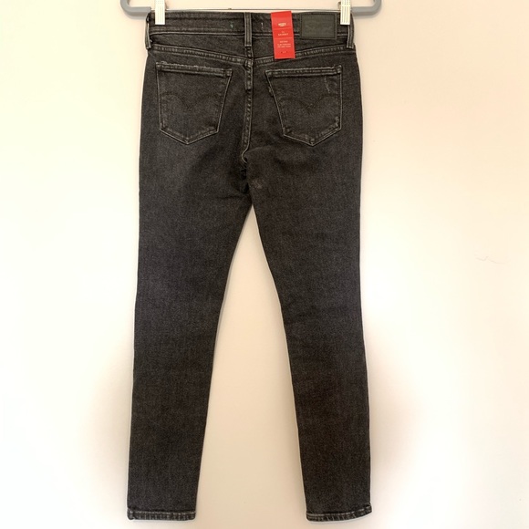 NWT Levi’s 711 Skinny Mid Rise Distressed Jeans - Picture 3 of 8